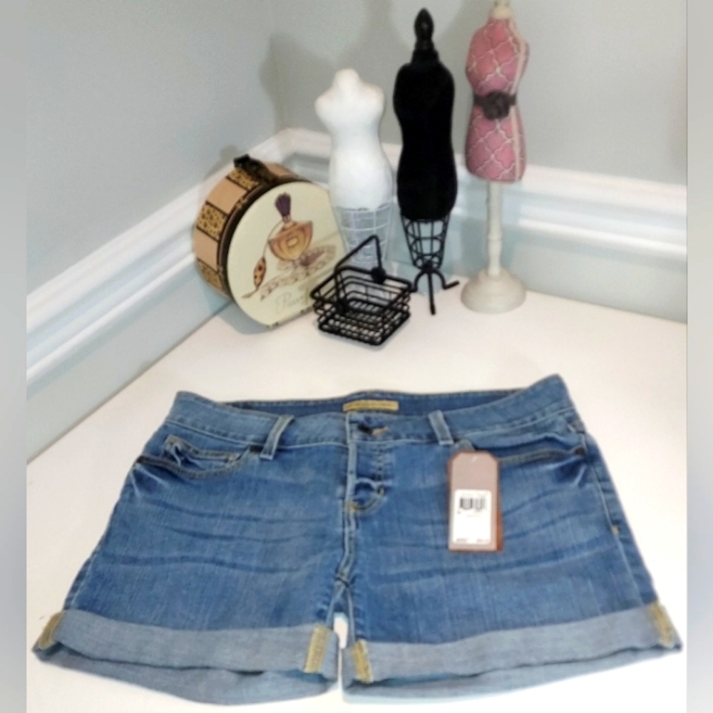 Guess Los Angeles Medium Wash 5 Pocket Cuffed Jean Shorts NWT